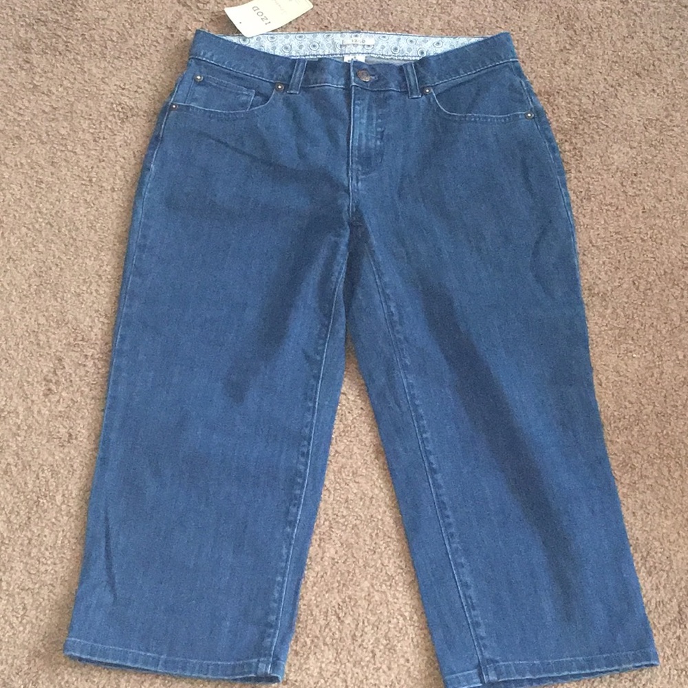 NWT IZOD Secret Slimming Tummy Panel Capri  Jeans